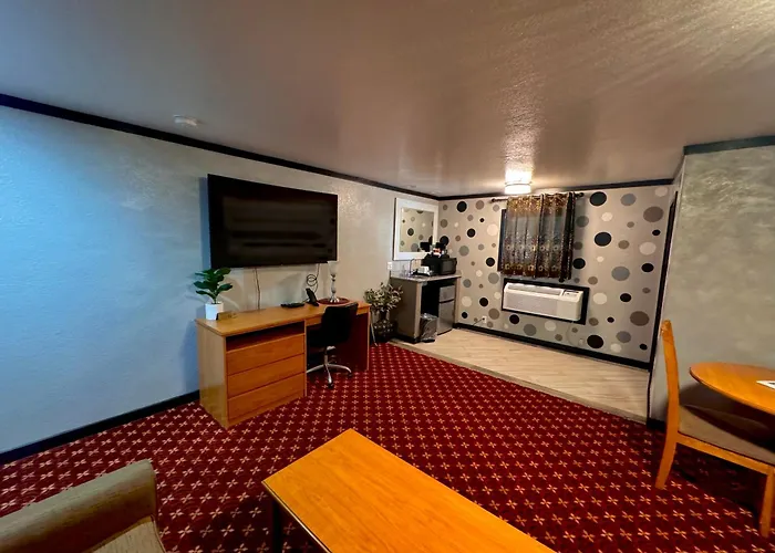 Cascade Lodge - Central Bend Retreat