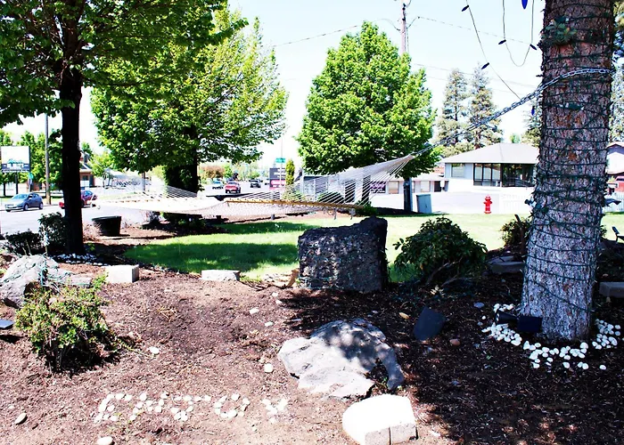 Cascade Lodge - Central Bend Retreat